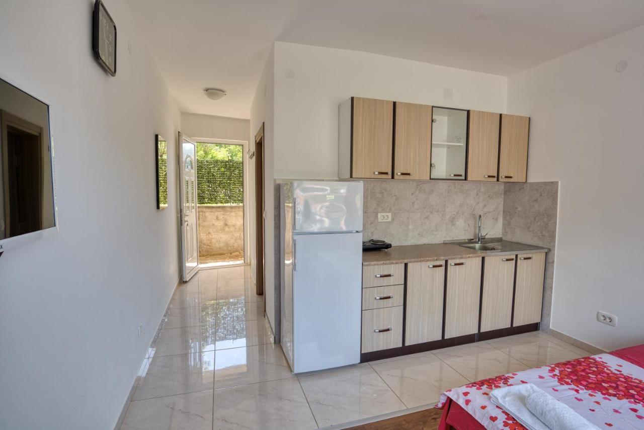 Apartmani Cukic Rafailovici Budva Ngoại thất bức ảnh
